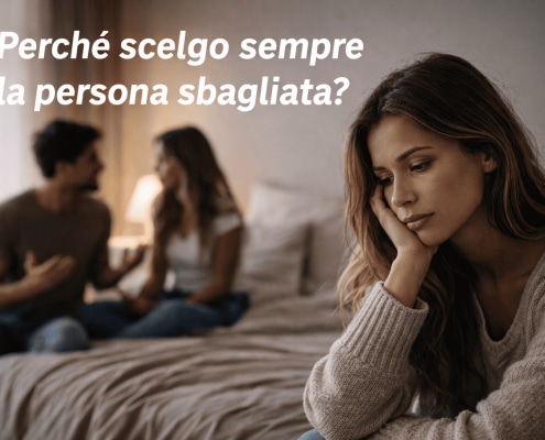 Perché scelgo sempre la persona sbagliata? Donna pensierosa in primo piano mentre una coppia discute sullo sfondo, simbolo di chi si chiede perché sceglie sempre la persona sbagliata nelle relazioni