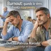 Burnout da stress lavorativo: persona stanca e sotto pressione in contesti di lavoro e vita quotidiana