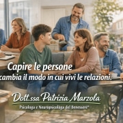 Persone adulte in contesti di lavoro, famiglia e amicizia che comunicano con lucidità, esempio di come capire le persone aiuta a non subirle nelle relazioni quotidiane.