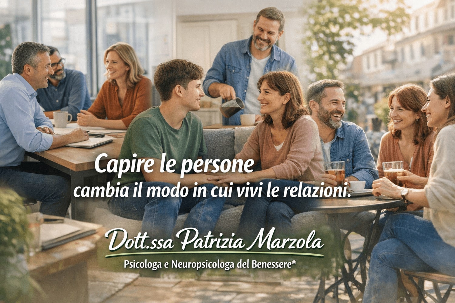 Persone adulte in contesti di lavoro, famiglia e amicizia che comunicano con lucidità, esempio di come capire le persone aiuta a non subirle nelle relazioni quotidiane.