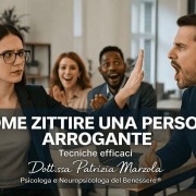 Persona che affronta una persona arrogante in un contesto relazionale senza perdere la calma