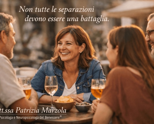 Donna che riprende la propria vita dopo aver lasciato un narcisista senza guerra