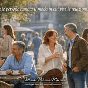 Persone che comunicano in diversi contesti relazionali per rappresentare i problemi relazionali e l’importanza di capire le persone nelle relazioni interpersonali