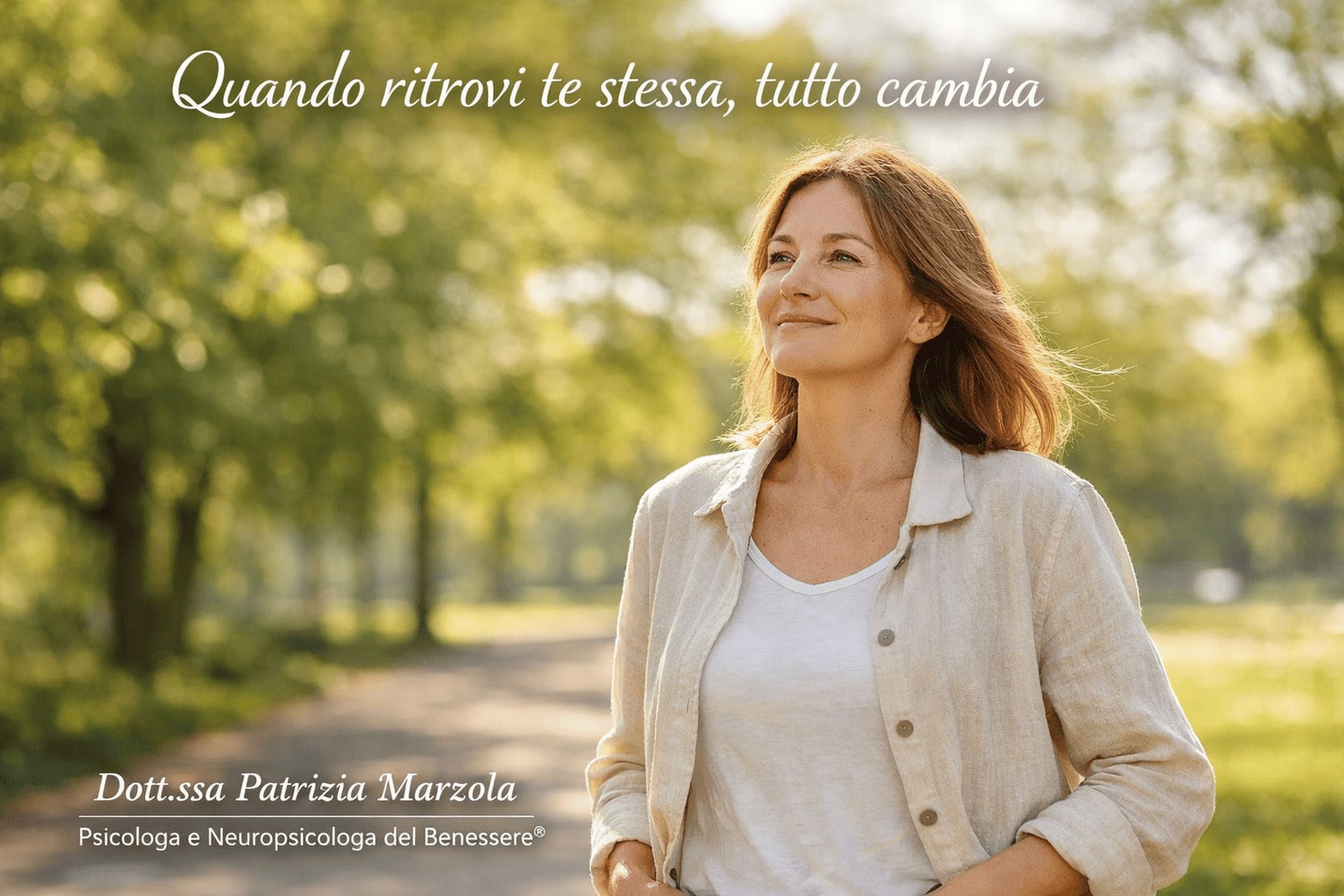 Donna adulta serena all’aperto che rappresenta il ritrovare se stessa dopo una relazione con una persona narcisistica