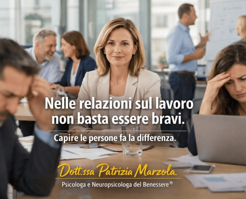 Relazioni sul lavoro con dinamiche tra colleghi e capi che influenzano avanzamento o logoramento professionale
