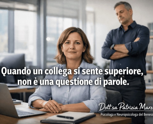 Collega che si sente superiore in ufficio e persona che mantiene la calma e la propria posizione comunicativa