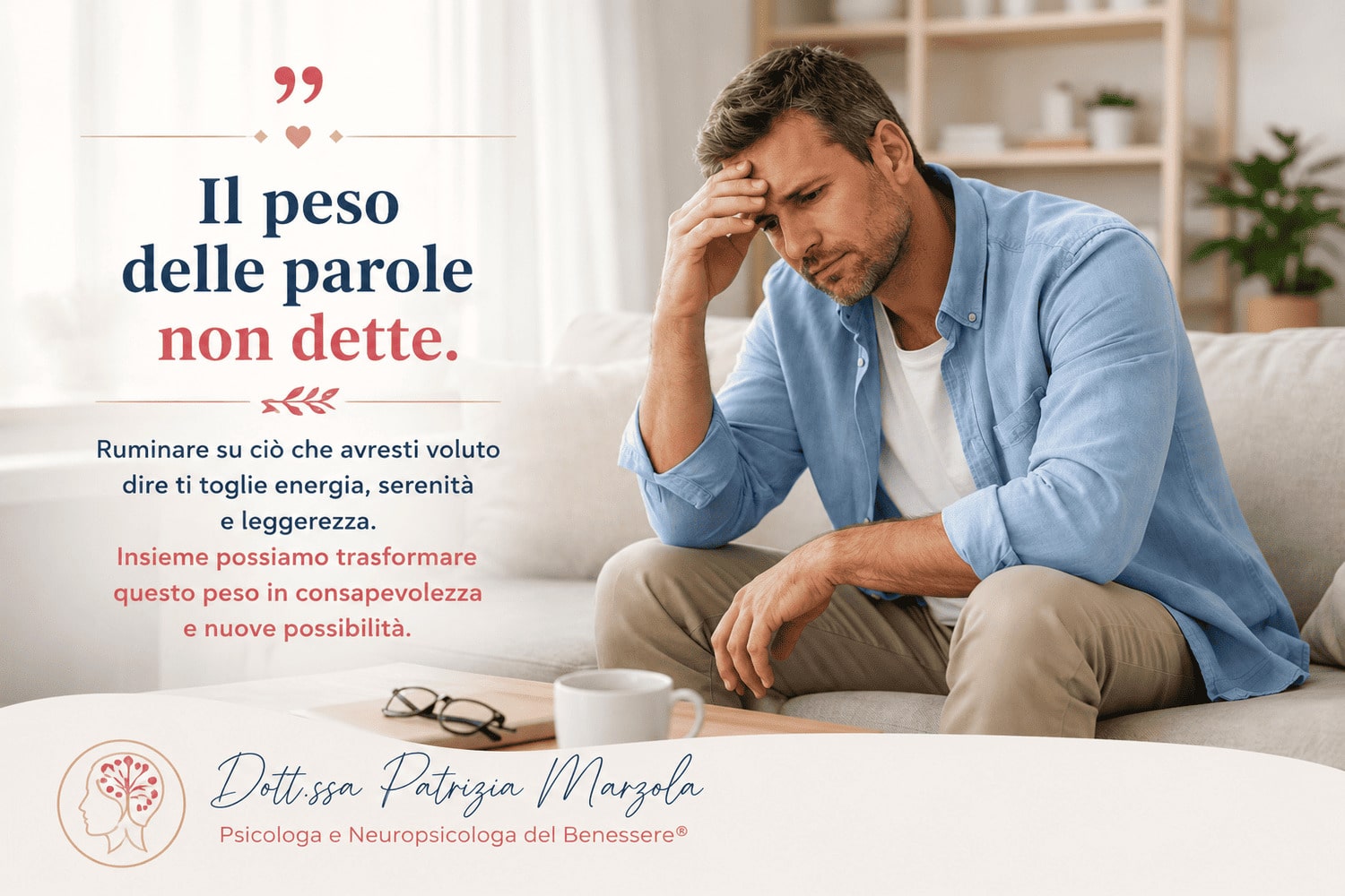 Comunicazione e relazioni interpersonali: il peso delle parole non dette Persona seduta sul divano che ripensa a una conversazione difficile e alle parole non dette, simbolo delle difficoltà nella comunicazione e nelle relazioni interpersonali.