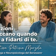 Persone che conversano serenamente in gruppo dopo aver superato l'incapacità di relazionarsi con gli altri e la paura del giudizio