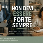 Uomo e donna adulti in contesti di vita quotidiana mentre affrontano un periodo di cambiamento, simbolo di resilienza e capacità di ricominciare.