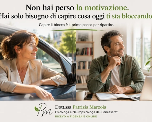 Uomo e donna che riflettono in due momenti di vita quotidiana mentre ritrovano la motivazione e una nuova direzione grazie a un percorso motivazionale.