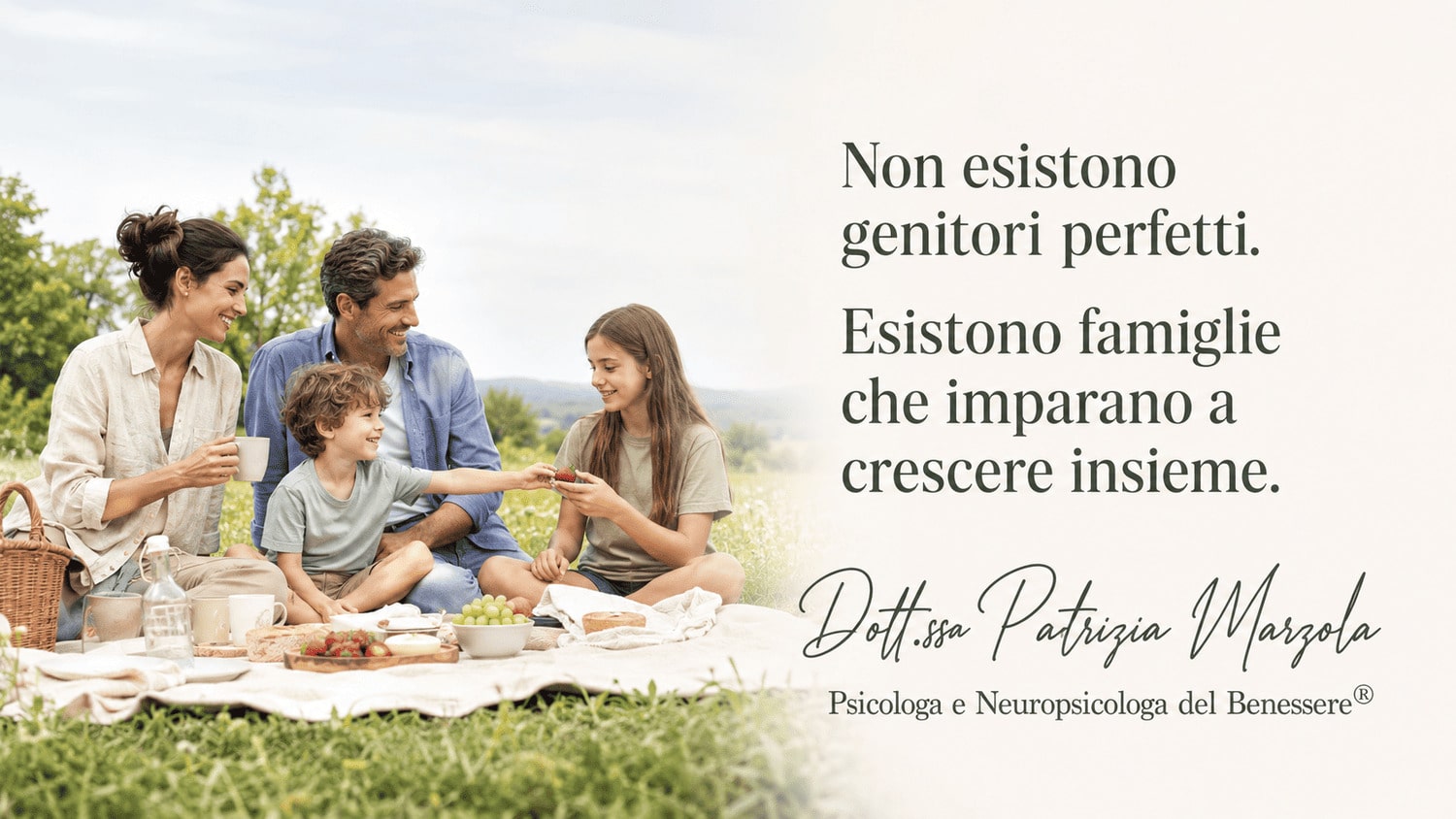 Sostegno alla genitorialità: crescere insieme come famiglia Famiglia con due figli durante un picnic all'aperto mentre condivide un momento sereno e collaborativo. Immagine dedicata al sostegno alla genitorialità.