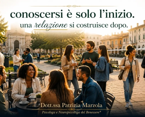 Creare relazioni: persone che socializzano e costruiscono nuovi rapporti