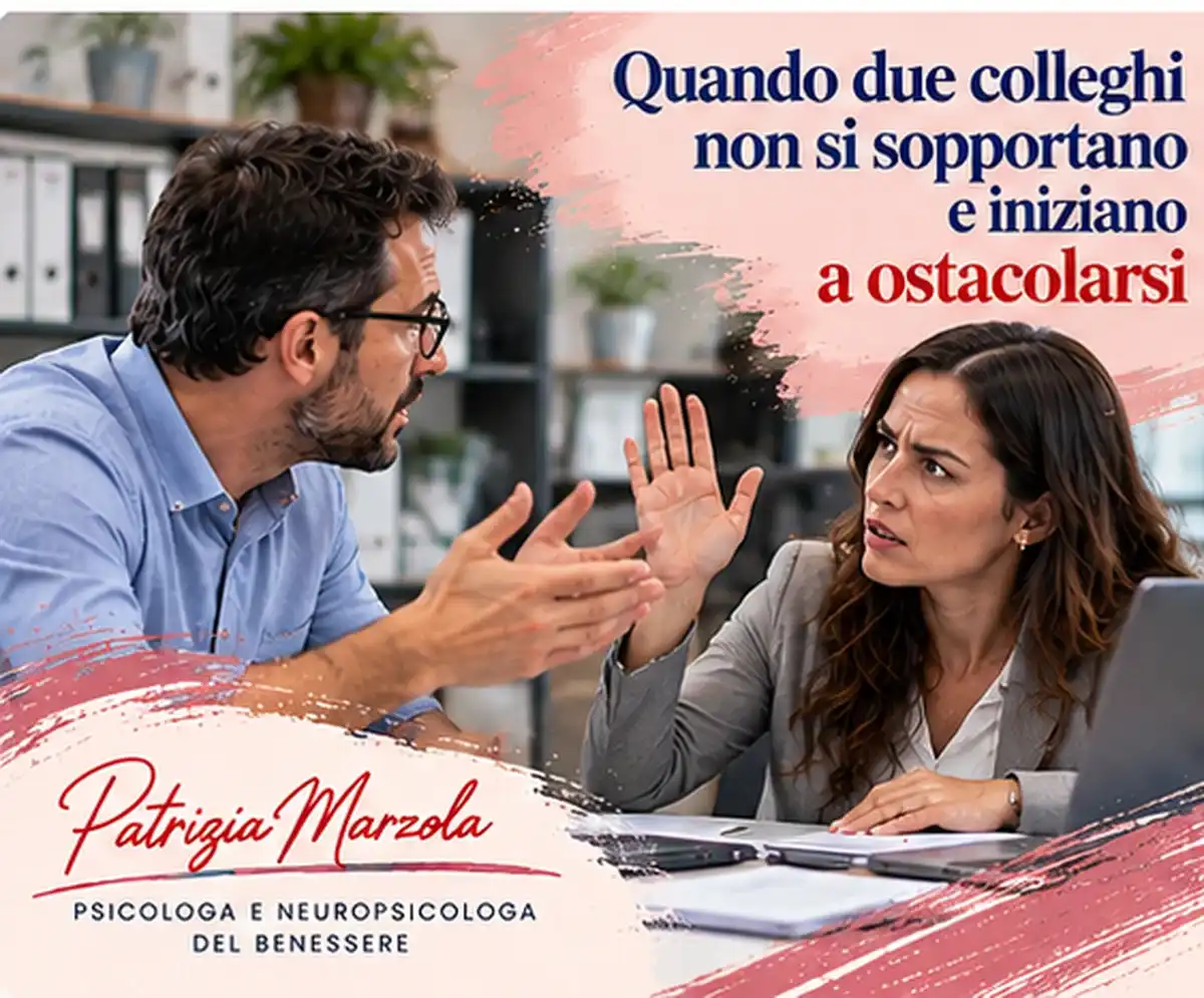 Conflitti tra colleghi: quando l'ostilità continua. Due colleghi discutono in ufficio durante un conflitto che rende difficile la collaborazione quotidiana.